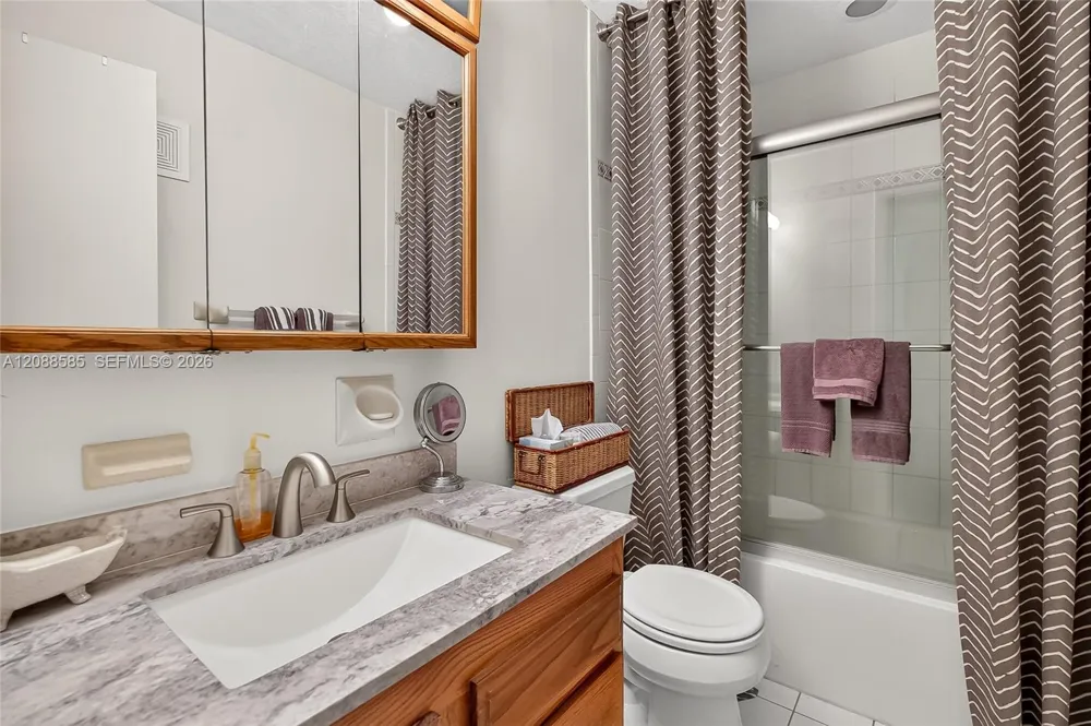 10656 SW 76th Ter Miami, FL 33173