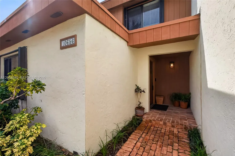 10656 SW 76th Ter Miami, FL 33173