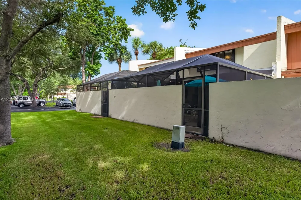10656 SW 76th Ter Miami, FL 33173