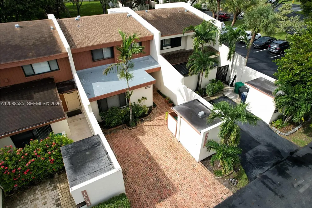 10656 SW 76th Ter Miami, FL 33173