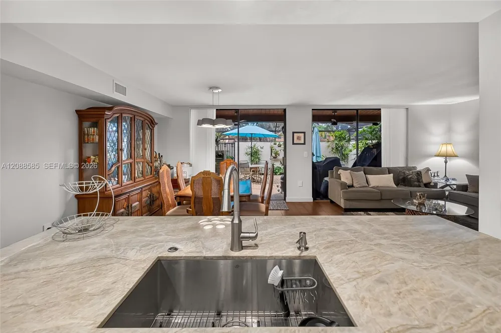 10656 SW 76th Ter Miami, FL 33173