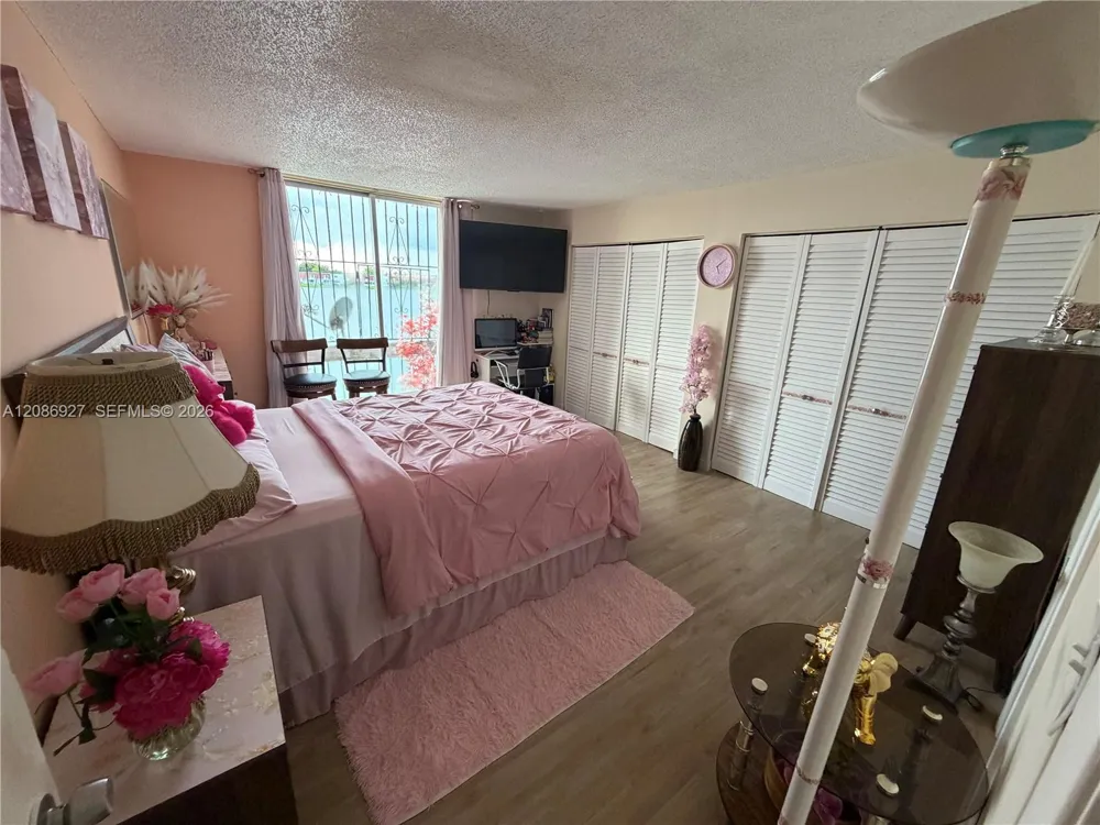 400 NW 107th Ave #4D Miami, FL 33172