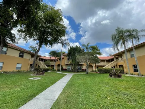 4783 Via Palm Lakes #104