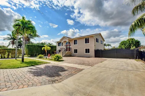 1371 Woodcrest Road W