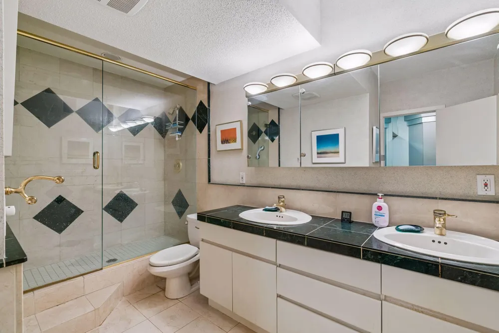 1225 Lasalle Avenue #2307 Minneapolis, MN 55403