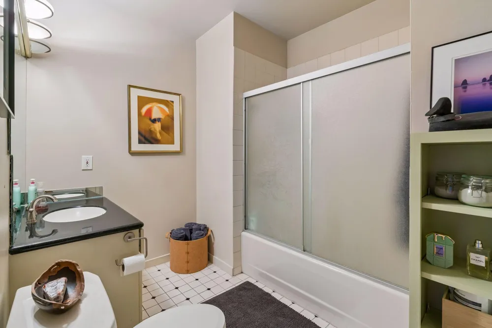 1225 Lasalle Avenue #2307 Minneapolis, MN 55403