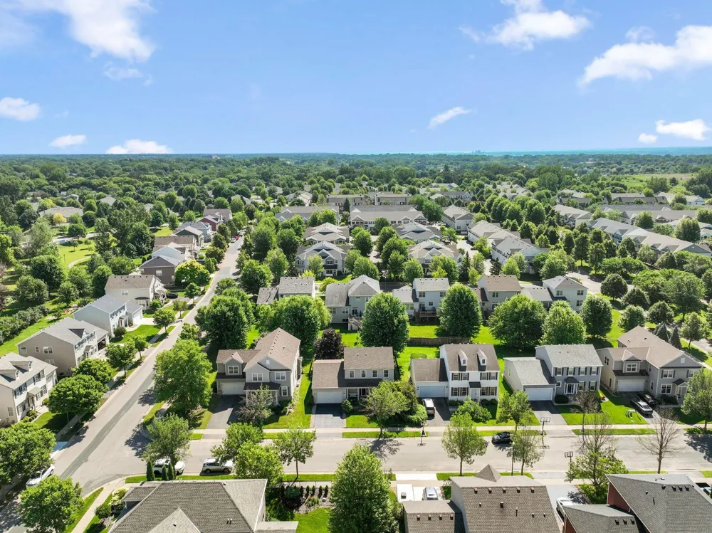 1893 Clover Meadow Drive Chaska, MN 55318