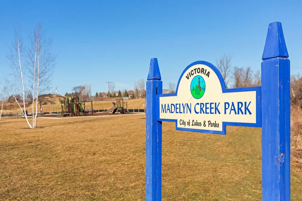 7808 Madelyn Creek Drive Victoria, MN 55386