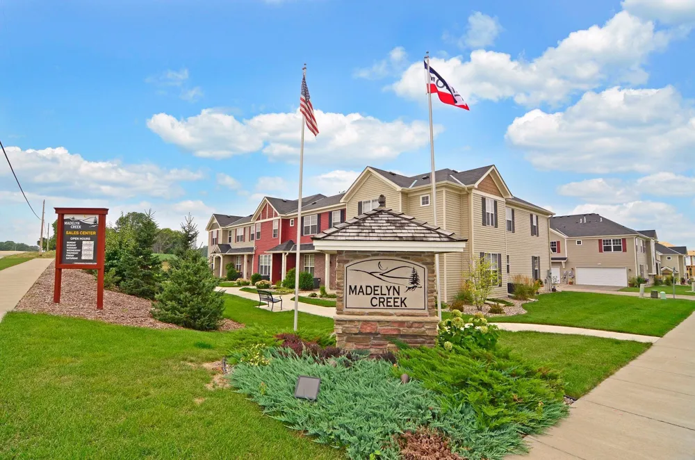 7808 Madelyn Creek Drive Victoria, MN 55386