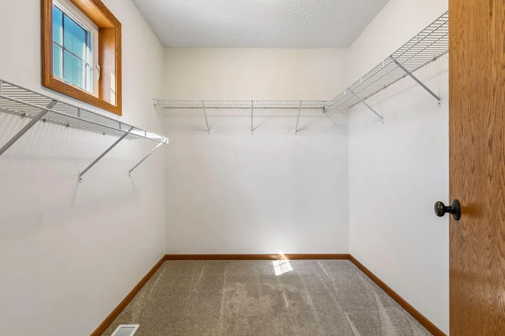 7808 Madelyn Creek Drive Victoria, MN 55386