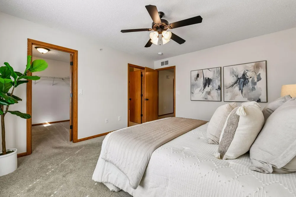 7808 Madelyn Creek Drive Victoria, MN 55386