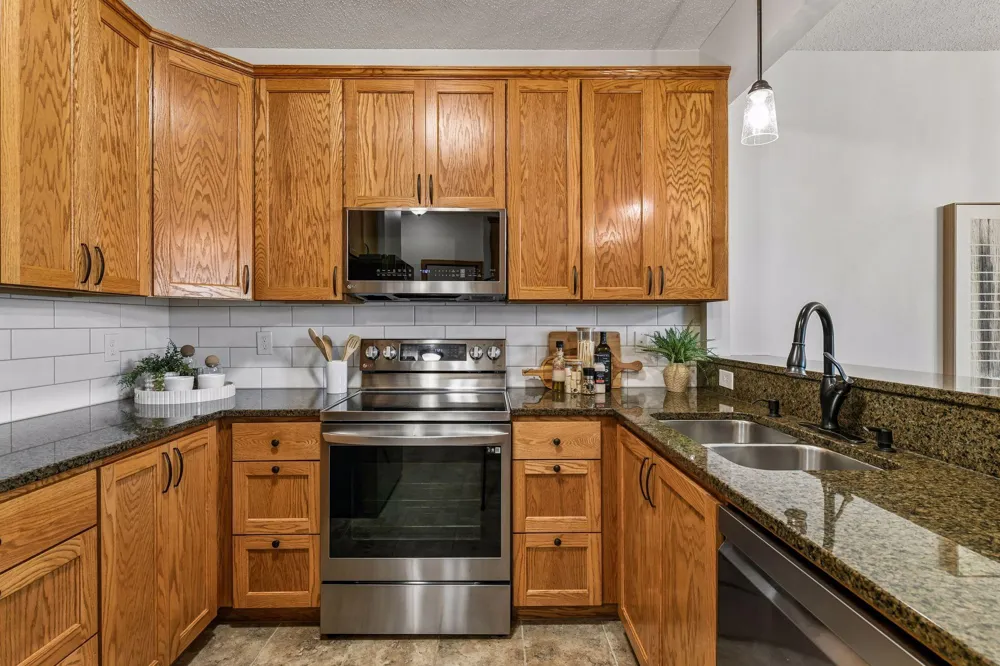 7808 Madelyn Creek Drive Victoria, MN 55386