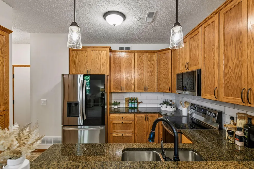 7808 Madelyn Creek Drive Victoria, MN 55386