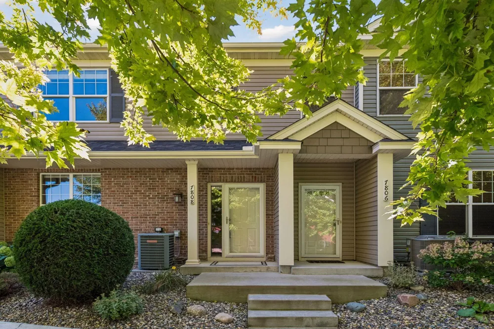7808 Madelyn Creek Drive Victoria, MN 55386