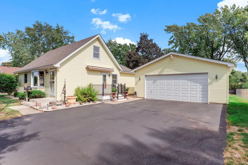 6920 Claude Avenue Inver Grove Heights, MN 55076