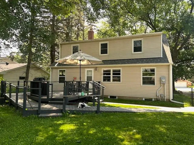 887 Cheri Lane Mendota Heights, MN 55120