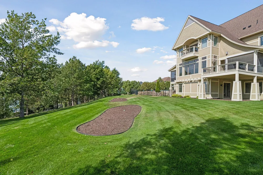 3649 Lerive Way Chaska, MN 55318