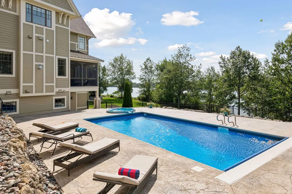3649 Lerive Way Chaska, MN 55318