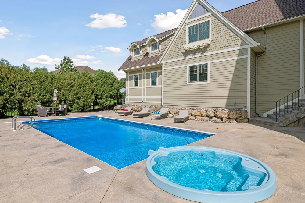 3649 Lerive Way Chaska, MN 55318