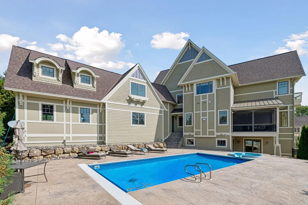 3649 Lerive Way Chaska, MN 55318
