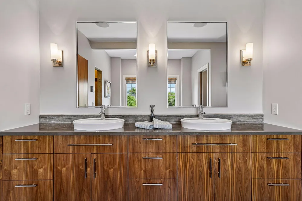 3649 Lerive Way Chaska, MN 55318