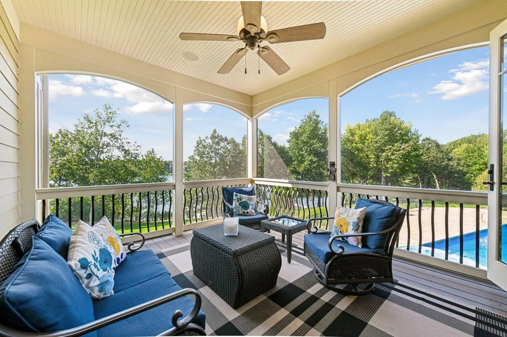 3649 Lerive Way Chaska, MN 55318