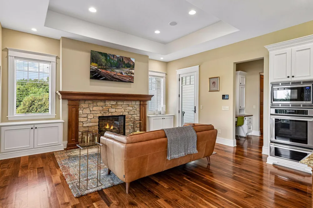 3649 Lerive Way Chaska, MN 55318