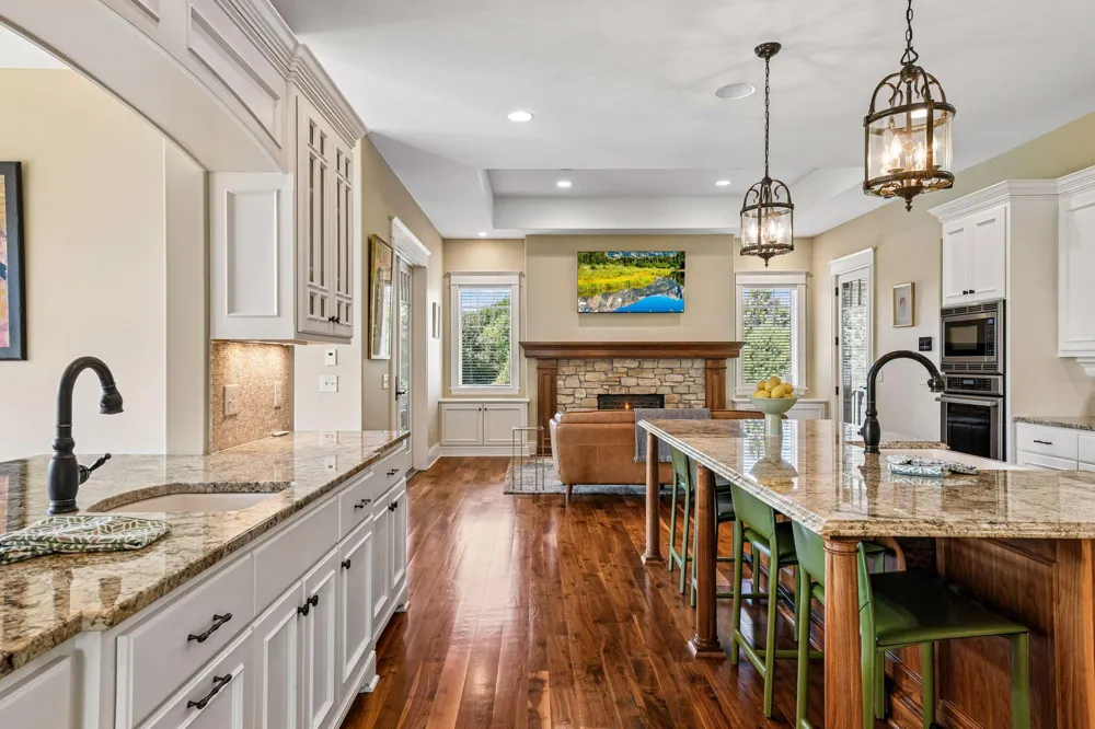 3649 Lerive Way Chaska, MN 55318