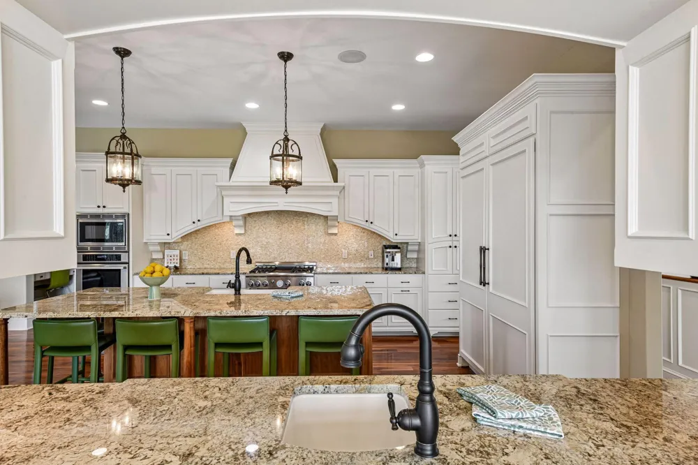 3649 Lerive Way Chaska, MN 55318