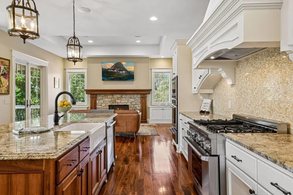 3649 Lerive Way Chaska, MN 55318