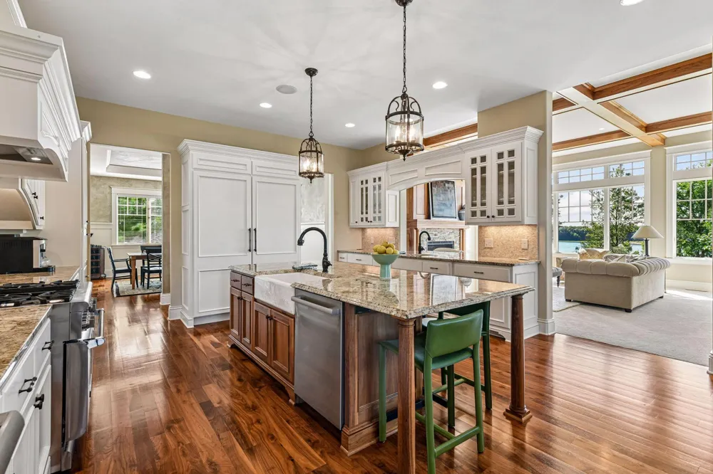 3649 Lerive Way Chaska, MN 55318