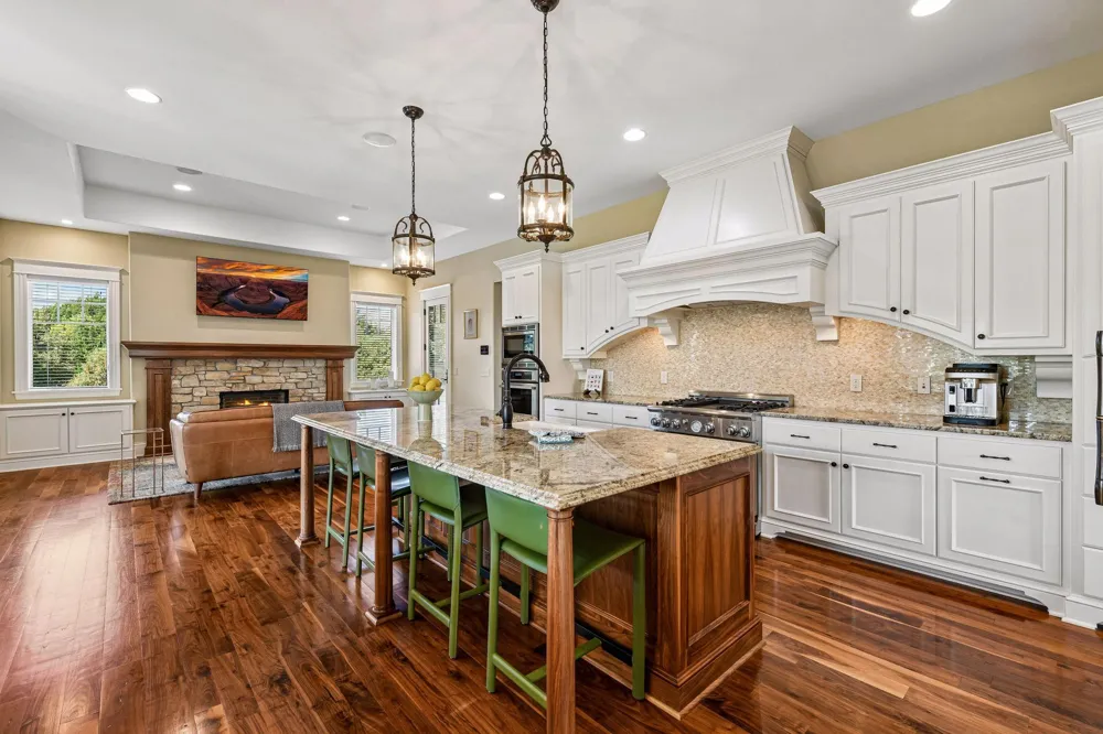 3649 Lerive Way Chaska, MN 55318