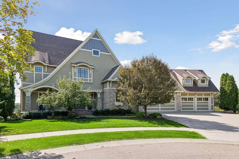 3649 Lerive Way Chaska, MN 55318