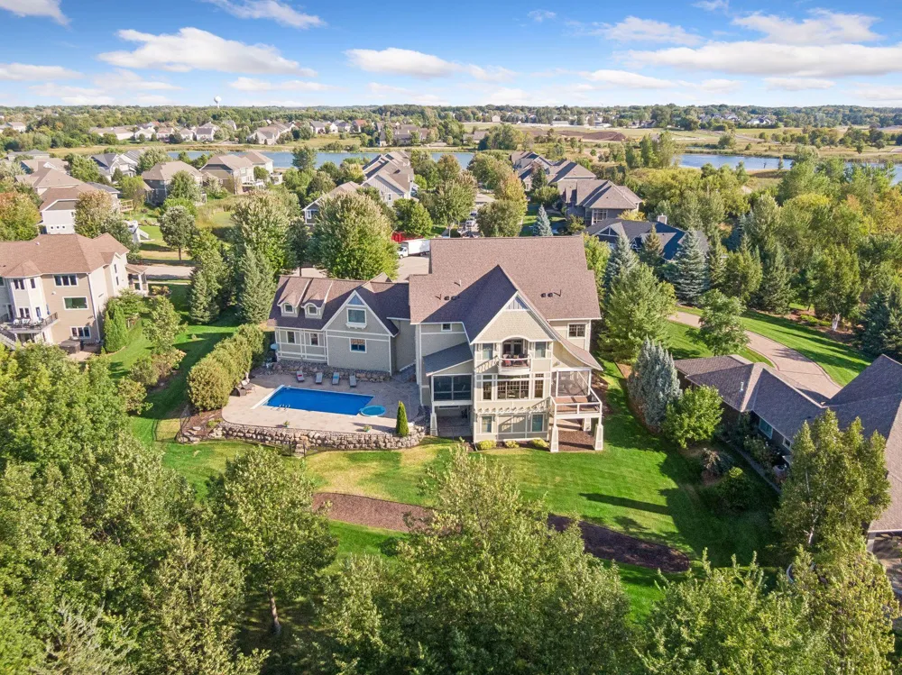 3649 Lerive Way Chaska, MN 55318