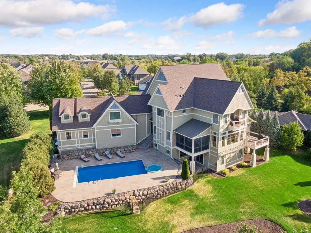 3649 Lerive Way Chaska, MN 55318