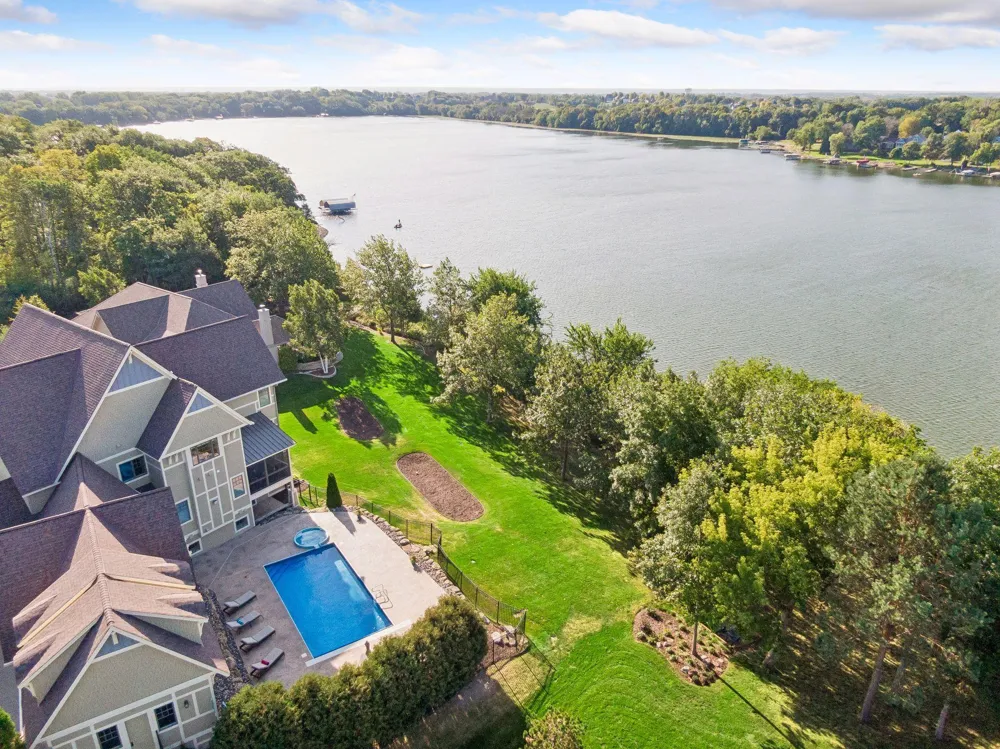 3649 Lerive Way Chaska, MN 55318