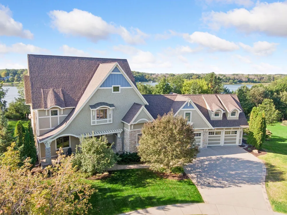 3649 Lerive Way Chaska, MN 55318