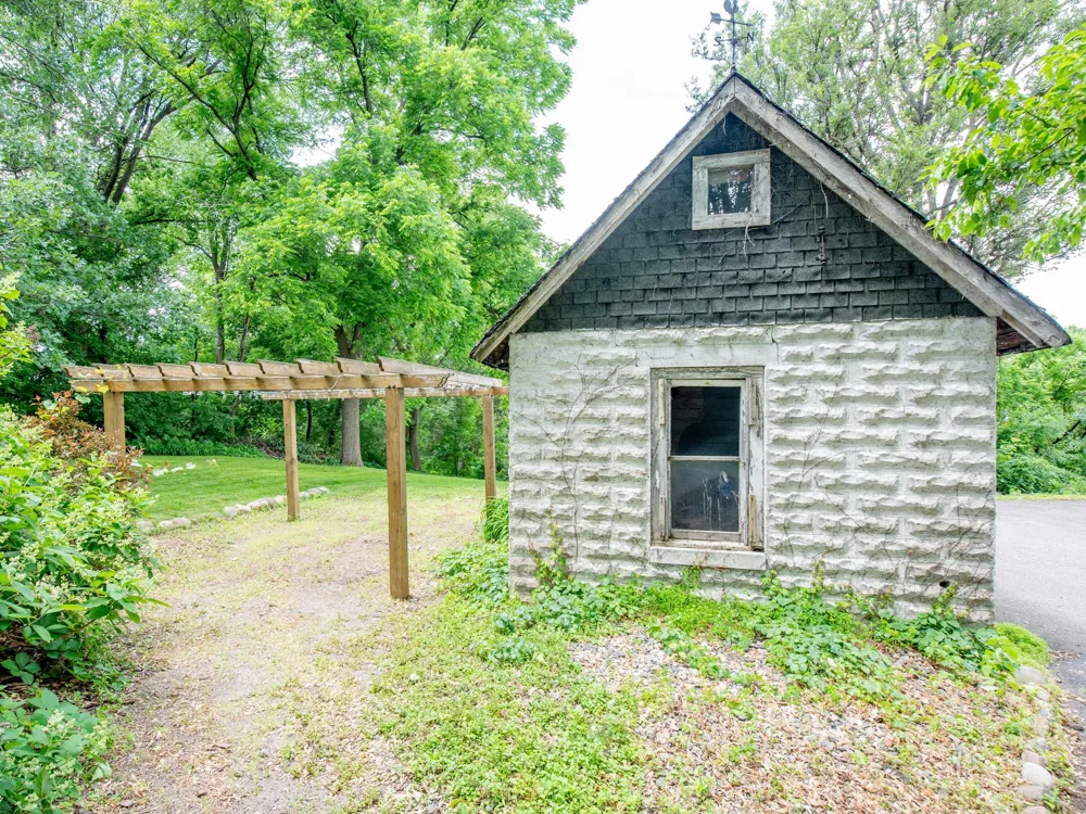 1603 Dodd Road Mendota Heights, MN 55118