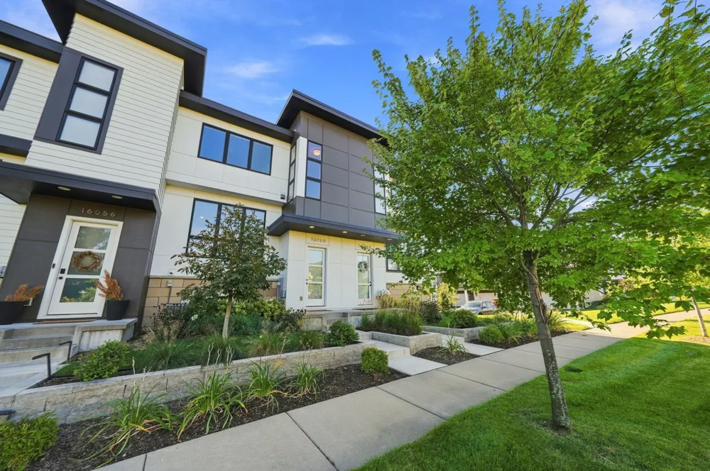 16060 Eagleview Drive Lakeville, MN 55044