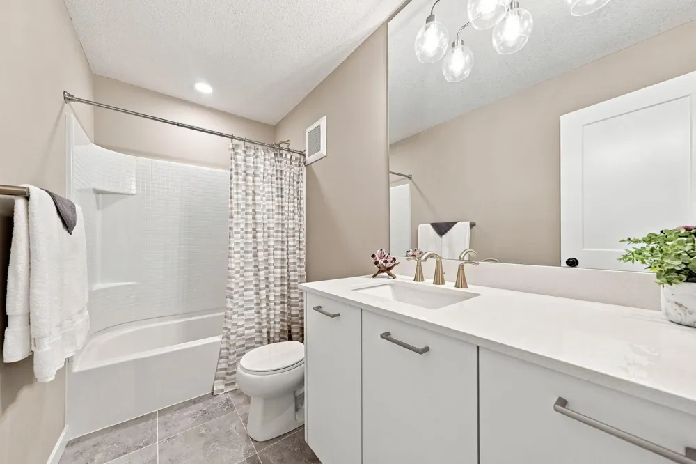 16060 Eagleview Drive Lakeville, MN 55044