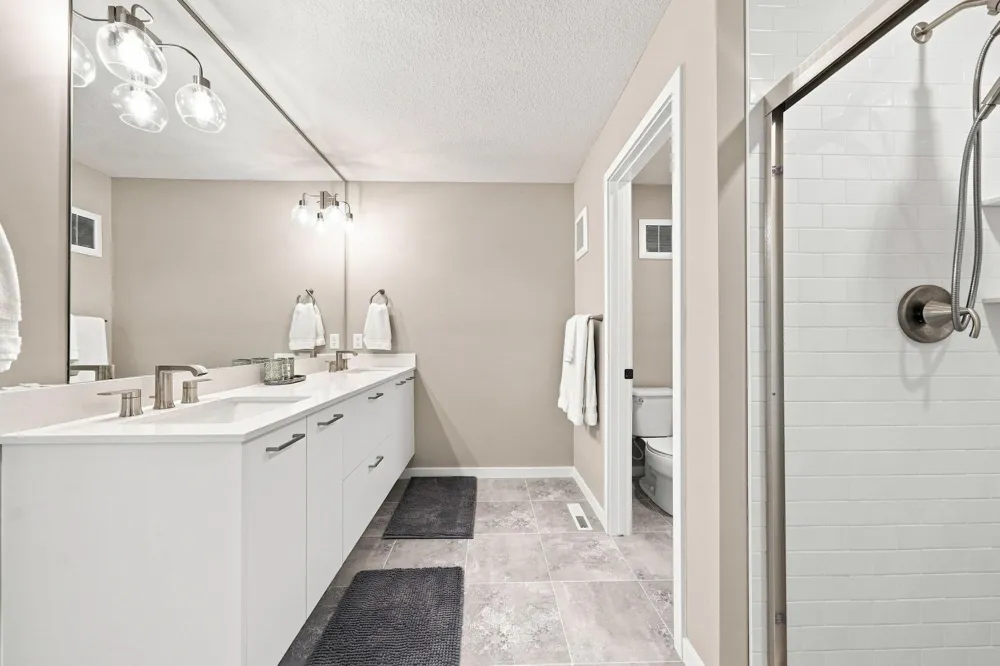 16060 Eagleview Drive Lakeville, MN 55044
