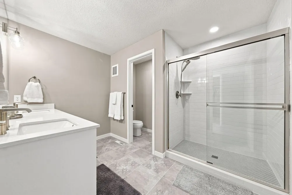 16060 Eagleview Drive Lakeville, MN 55044