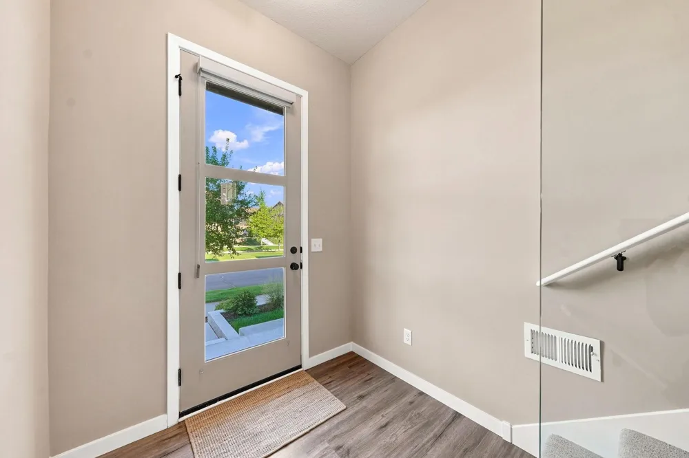 16060 Eagleview Drive Lakeville, MN 55044