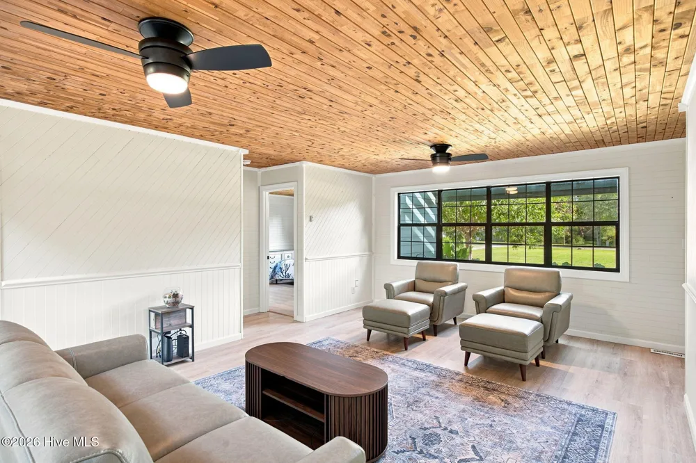 16864 Nc Highway 210 Rocky Point, NC 28457