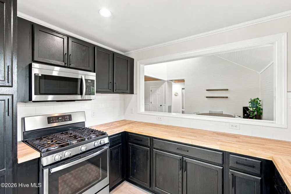 16864 Nc Highway 210 Rocky Point, NC 28457