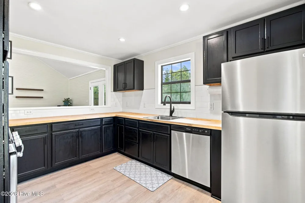 16864 Nc Highway 210 Rocky Point, NC 28457