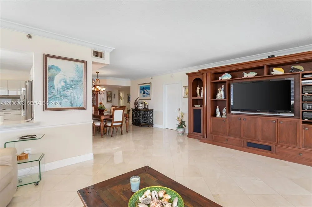 8855 Collins Ave #8J Surfside, FL 33154