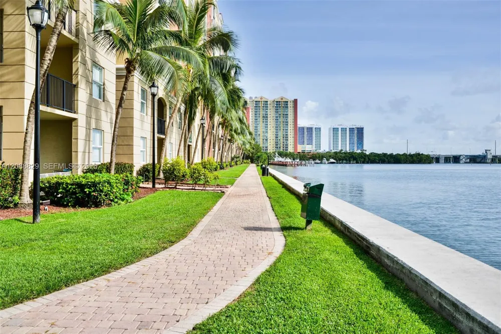 17100 Bay Rd #1906 Sunny Isles Beach, FL 33160