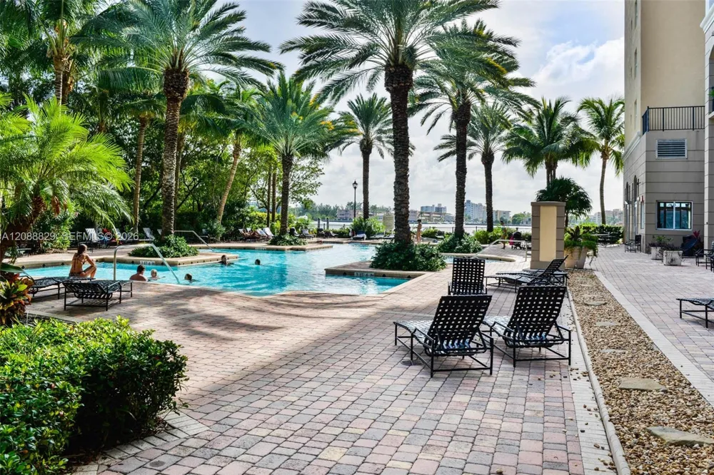 17100 Bay Rd #1906 Sunny Isles Beach, FL 33160