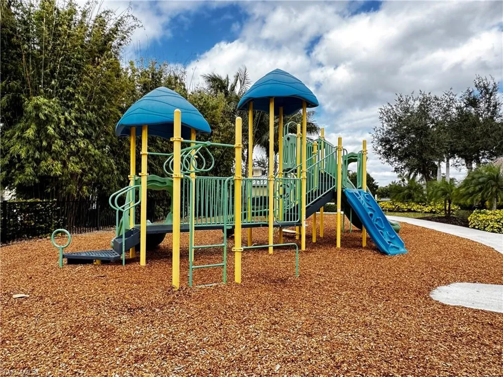 2084 Wellington Street Naples, FL 34120